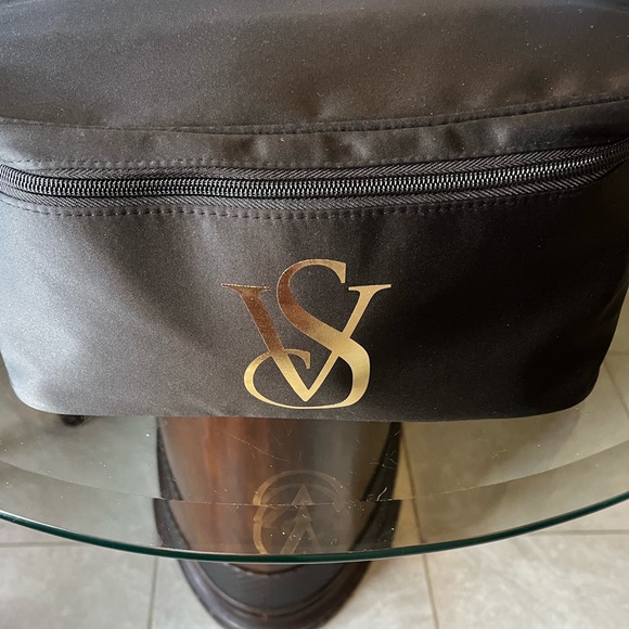 Victoria Secert - Picture 3 of 3